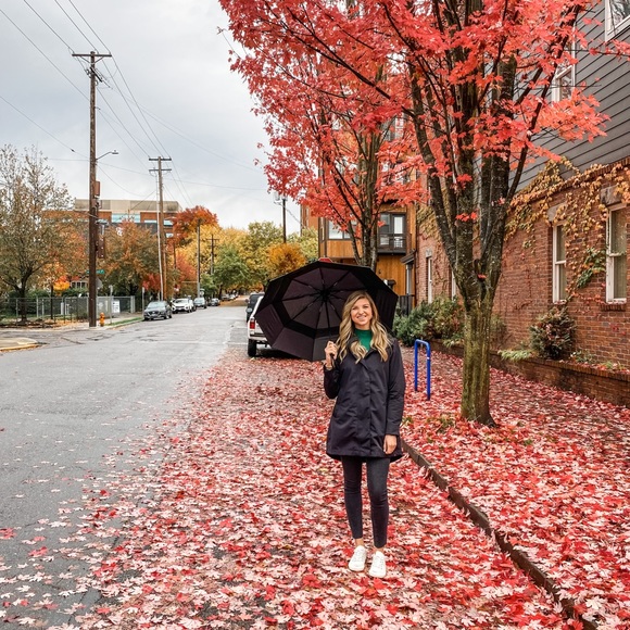 Meet your Posher, Ashley - Picture 3 of 3